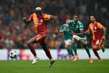 Galatasaray's Nigerian forward #45 Victor Osimhen (L) runs with the ball during the UEFA Champions League first round day 2 football match between Galatasaray (TUR) and Liverpool (ENG) at the Ali Sami Yen Spor Kompleksi in Istanbul on September 17, 2025. (Photo by Ozan KOSE / AFP)