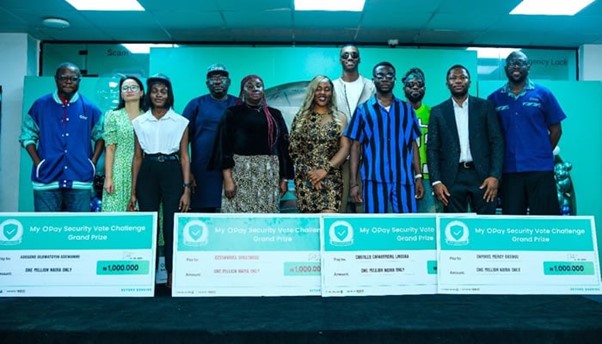 L-R: Associate Vice President, Payment Acquiring - Key Account Service OPay, Oladepo Lawal-Solarin; Chief Commercial Officer, OPay, Elizabeth Wang; grand prize winner OPay SecurityVoteChallenge, Adegoke Adewunmi; Head Partnerships OPay, Ikponmwosa Odiase, grand prize winner; Ezeonwuka Greatness; Isaac Olayiwola ‘Layi Wasabi’, grand prize winner, Charles Ihugba; Samuel Perry ‘Broda Shaggi’, Chukwuebuka Amuzie ‘Brainjotter’, and Enterprise Marketing Manager, OPay, Oluwaseun Imade, at the OPay SecurityVote Challenge grand finale in Lagos. Credit: OPay